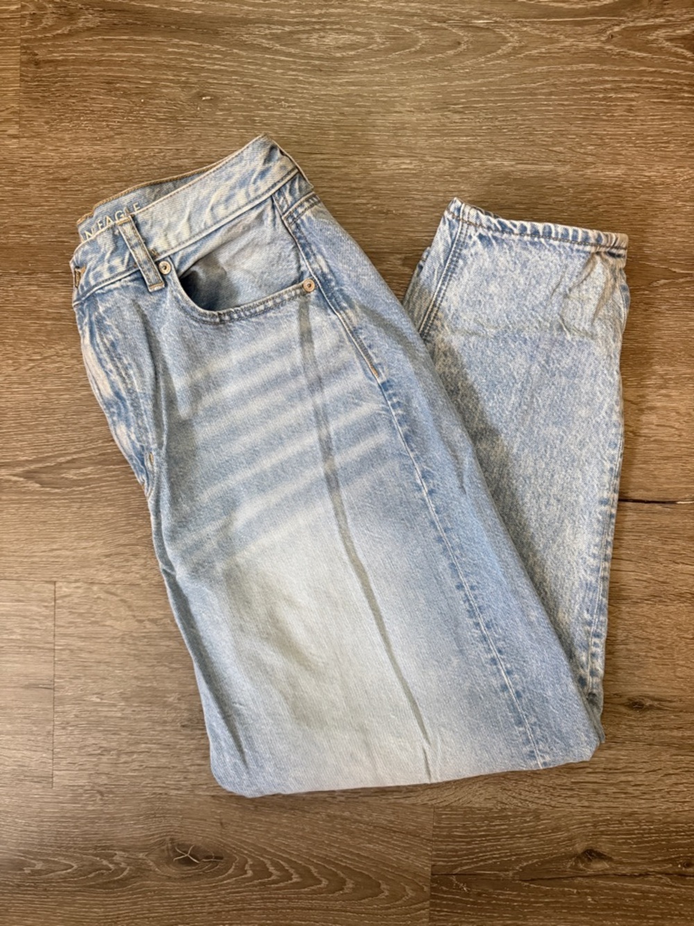 American Eagle Light Wash Relaxed Mom Jeans